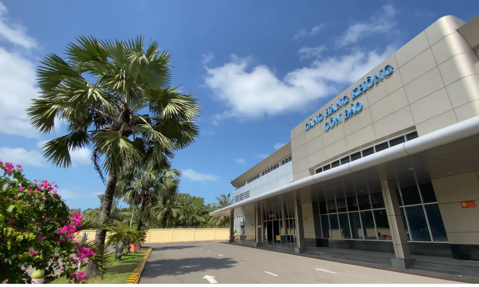 Sân bay Côn Đảo nằm tại vị trí thuận lợi